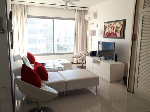Imagen 12 de 30 de Apartamento En Venta, Edificio A Metros De Playa Brava
