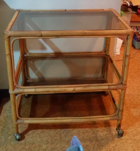 Mesa De Rattan Para Tv (Usado)