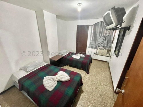 Edificio / Hotel Comercial ( 9 Pisos / A Remodelar ) Venta La Candelaria Mls - 24-12325