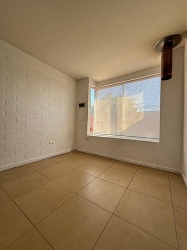 Arriendo Casa 3 Dormitorios Excelente Ubicación En Sta Cruz