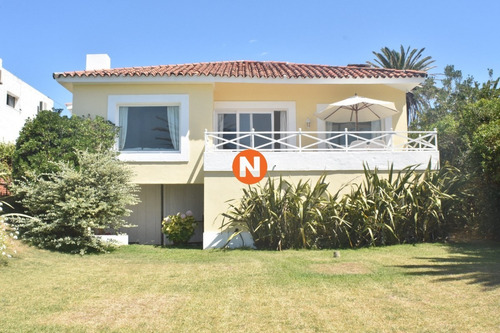 Casa En Venta Zona Faro , Punta Del Este, 4 Dormitorios.- Ref: 208850