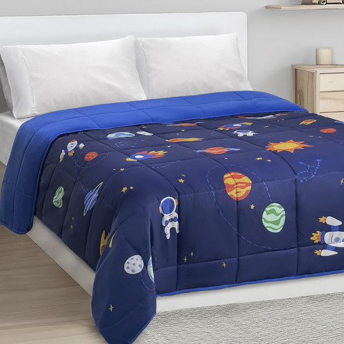 Dreamlab Edredón Ligero Infantil Reversible Hipoalergénico| Colcha Rellena de Microfibra Suave| Diseño para niño, niña o bebé| 1 Pieza| Espacio, Astronauta, Azul (Individual/Matrimonial 195 x 223cm)