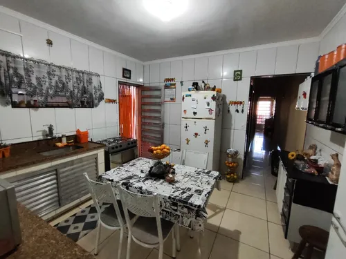Casa Com Excelente Localização De Mercados, Posto De Saúde E Outras Facilidades