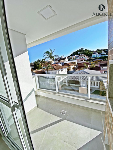 Apartamento 2 Dormitórios Em Coqueiros! - 2492