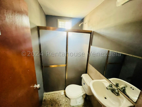 Eo- 24-20704 Galpón En Venta En La Zona Industrial Ii, Conjunto Cerrado, Tiene Vigilancia, Banos, Oficinas Y Mas. Lara