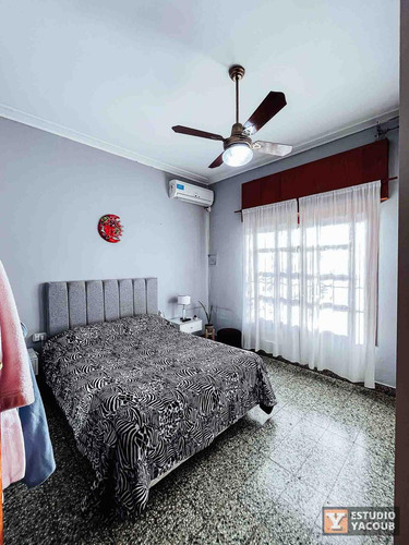 Casa En Venta - 2 Dormitorios 1 Baño - Cocheras - 420mts2 - Berisso