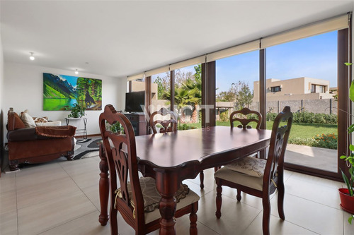 Impecable Casa En Venta De 3d 3b Serv En Cond Rukan Chicureo