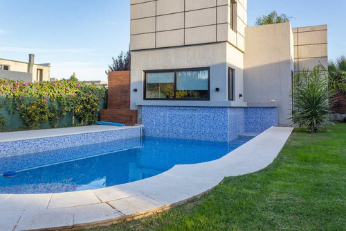 Importante Casa Apta Crédito Barrio Villa Atilia