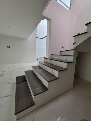 Imagen 3 de 14 de Residencia Nueva A 3 Min Del Town Square Metepec