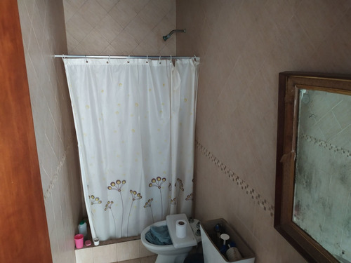Imagen 2 de 10 de Casa + Stud En Venta De 2 Dormitorios C/ Cochera En La Plata Barrio Hipodromo