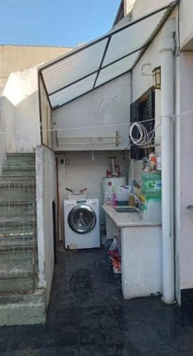 Casa En Venta - 2 Dormitorios 1 Baño - Cochera - 433mts2 - Caseros