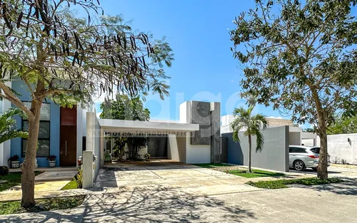 Casa De Una Planta En Venta En Mérida En Privada Arbórea En Conkal