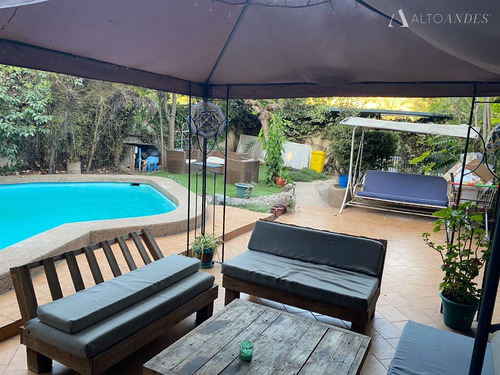 Casa En Venta De 5 Dorm. En Las Condes