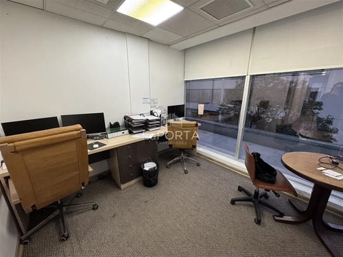 Exclusiva Oficina 70 M2 /pedro De Valdivia /sector Comercial