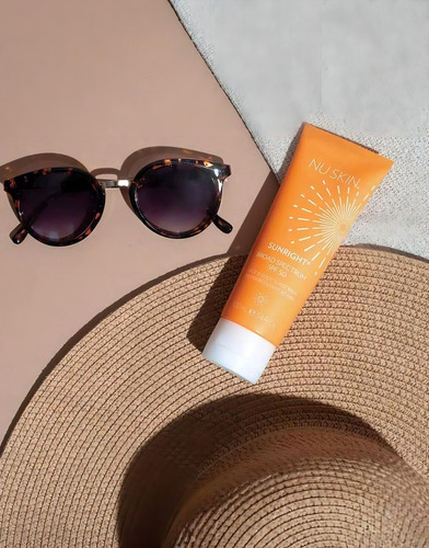 Nu Skin | Sunright Protector Solar SPF 50 Bloqueador Protector Resistente al Agua Rostro y Cuerpo Para Todo Tipo de Piel 100ml