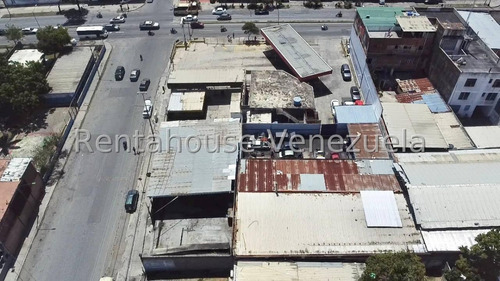 Julian Galindez Vende Potencial Negocio Con 2 Registros Comercial Y Amplio Terreno En Barquisimeto # 25-6926