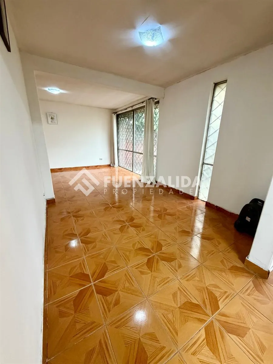Imagen 4 de 28 de Casa En Venta De 4 Dorm. + 2 Baños + 2 Estac. En Macul