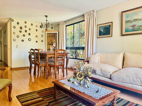 Exquisito Barrio Providencia, Frente Plaza.
