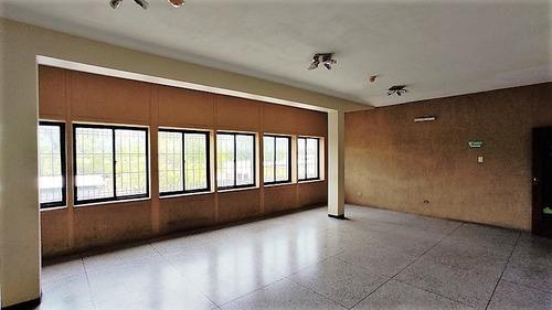 Imagen 4 de 14 de Edificio Comercial Dos Plantas A Pie Calle México Cumaná Amplio Local Comercial En Pb Y 5 Oficinas Con Baño Privado