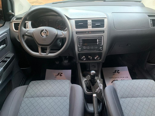Imagem 9 de 12 de Volkswagen Fox Trendline 1.6 Prata 2017