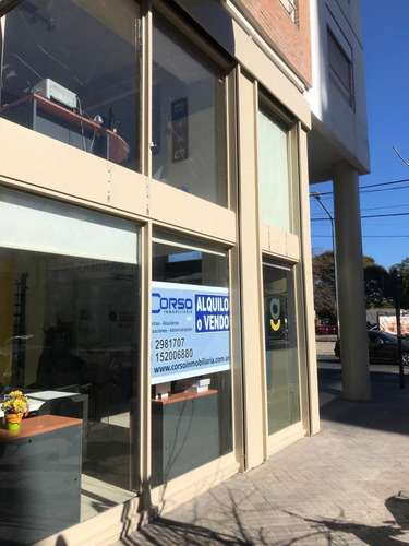 Imagen 2 de 5 de Local En Alquiler Esquina Frente Mcdonals