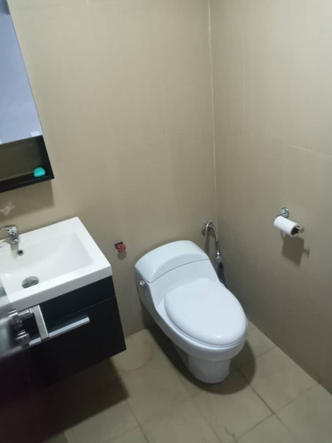 Imagen 5 de 10 de Remax Infinity Alquila Local Comercial En Cc Concepto La Granja 136404 Frances Mijares 04144990396