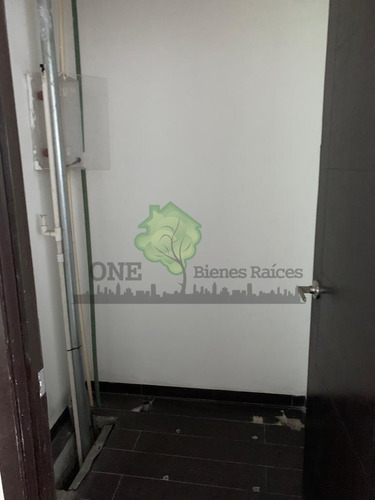 Oficina En Renta En Arboledas, Sobre Calz. De Los Jinetes