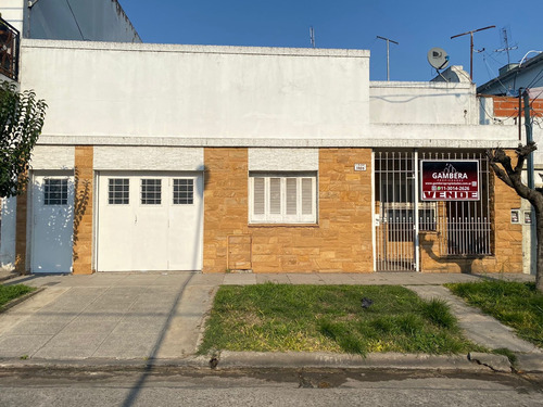 Excelente Casa En El Barrio San Carlos (i. Casanova)