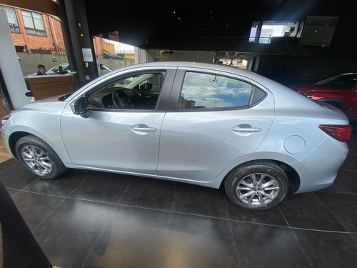 Imagen 8 de 18 de Mazda 2 Sedan Touring At 1.5 2024 / Mz127 / Vf