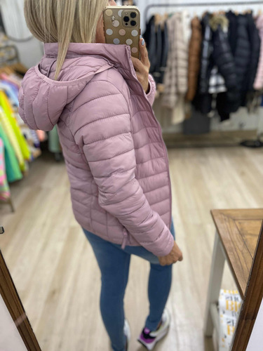 Imagen 3 de 20 de Campera Ultralivina Corta Simil Pluma Mujer The Big Shop
