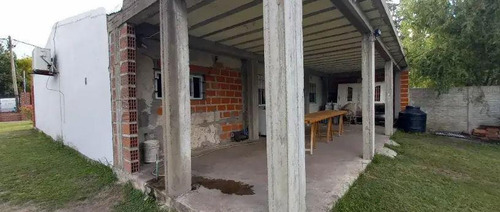 Casa Venta 2 Dormitorios 1 Baño 1 Patio 3 Cocheras 1140 Mts 2 Totales - Lisandro Olmos