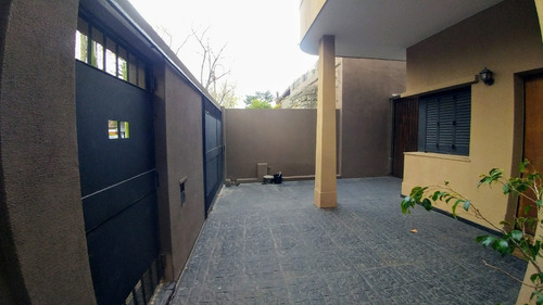 Imagen 5 de 22 de Excelente Chalet En 2 Plantas Reciclado Con Jardin Y Pileta. Precio Actualizado!!!!!!!