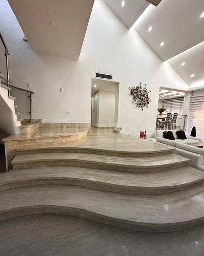 Teamhouse+ Ofrece En Venta Lujosa Casa En Las Villas