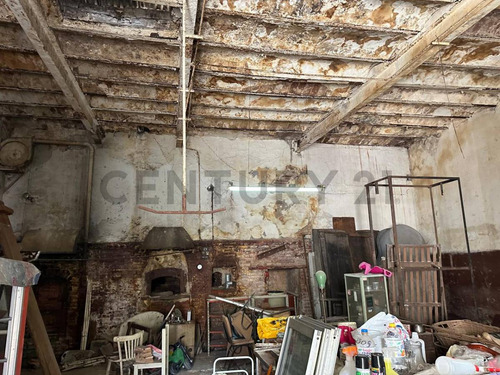 Casa A Reciclar Con Amplio Terreno Y Tinglado En El Fondo
