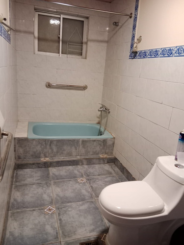 Exclusiva Residencia De 350 M² Con Piscina Y Quincho.