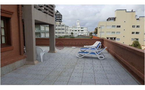 Imagen 18 de 27 de Apartamento De 2 Dormitorios Y 2 Baños A 1 Cuadra De Gorlero, Con Gran Terraza Y Parrillero Propio. - Punta Del Este Peninsula