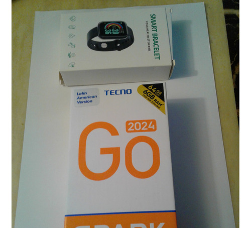 Celular Tecno Spark 2024 De 6gb Y 64gb  Incluye  Smart Brace
