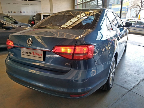 Imagen 6 de 8 de Volkswagen Vento 2.0 Tdi Advance Summer Modelo 2015