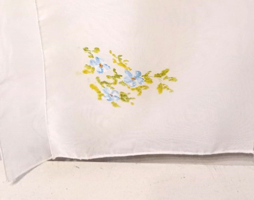 Liquido Chalina Pañuelo Chador Voile Pintado A Mano Impecabl Blanco Liso Con Detalle De Flores Pintadas A Mano Único (Usado)