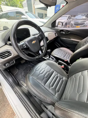 Onix Sedan