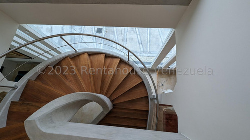 Ms: 24-3353 Vendemos Espectacular Y Nueva Casa En Loma Linda, El Hatillo. A=680m2, 4h, 5b, 11p.