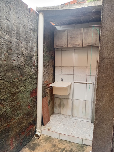 1 Quarto,sala,cozinha,banheiro,garagem Área De Serviço.