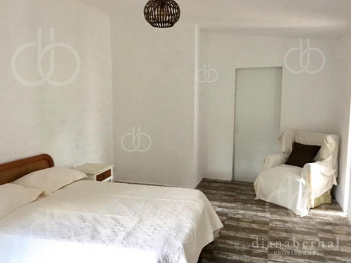 Punta Del Este, Playa Mansa , Chalet De 4 Dormitorios , 2 Suites.- Ref: 53975