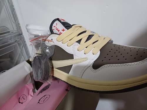 Jordan 1 Low Travis Reverse Mocha G5 Caja Y Cubrepolvo (Usado)