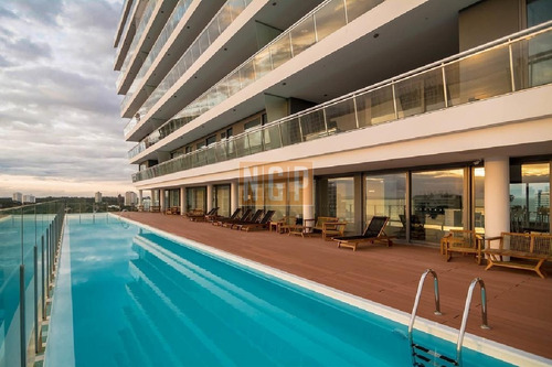 Imagen 3 de 7 de Departamento En Punta Del Este, Torre Cuenta Con Todos Los Servicios.