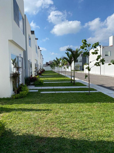Puerta Paraíso Casa En Clouster En Venta Con Alberca Y Palapa