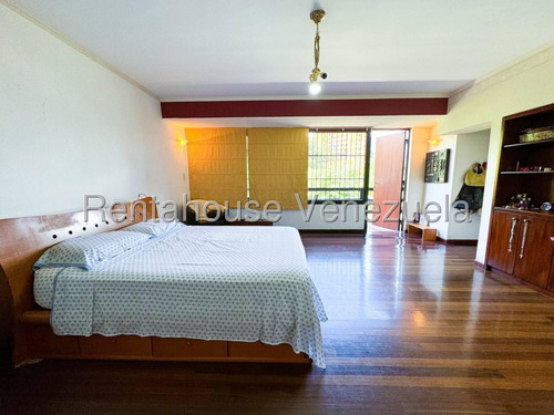 Bello Departamento Duplex Embuido En Un Excepcional Diseño En Marmol - Colinas De Valle Arriba - Ana Teixeira - Mls #25-8896