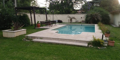 Casa En Venta - 4 Dormitorios 3 Baños - 1.180mts2 - Tortuguitas