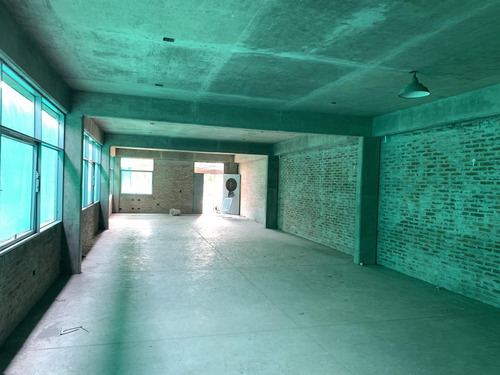 Excelente Establecimiento Industrial De Aproximadamente Unos 3000 M2 Cubiertos