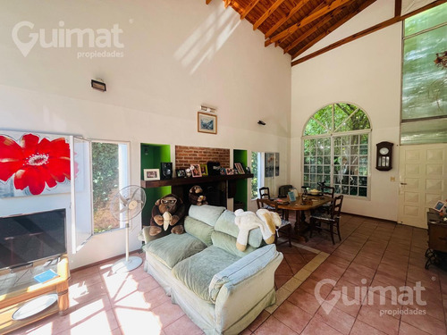 Casa En Villa Urquiza Con Jardin
